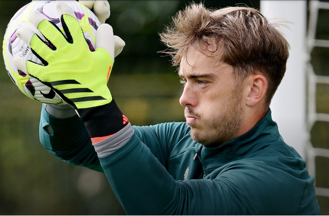 League 1 -Everton sender keeper på græs i Blackpool 