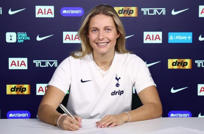 International -Olivia Holdt fik drømmedebut for Tottenham