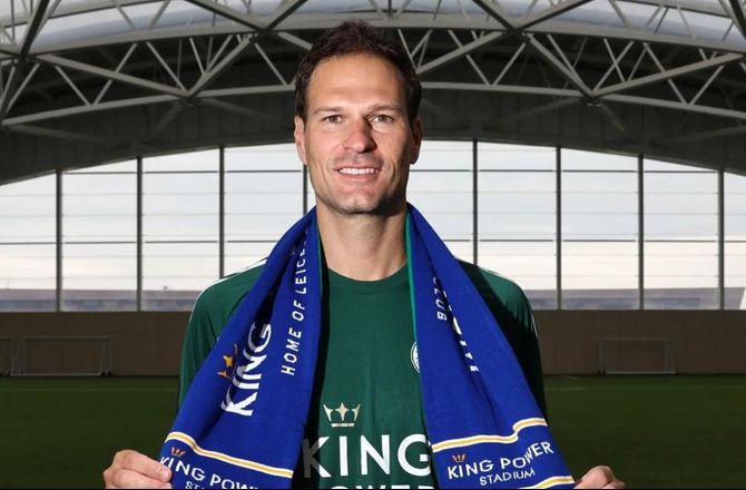 Championship -Leicester skriver med Asmir Begovic