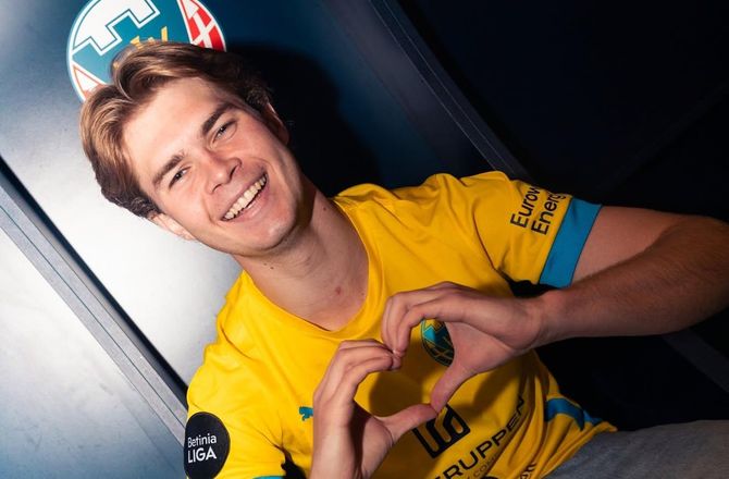 Betinia Liga -Hjalte Dahl underskriver professionel Hobro-kontrakt
