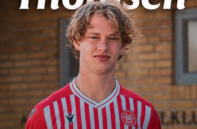 Betinia Liga -Rykkes op: AaB forlænger med William Thomsen