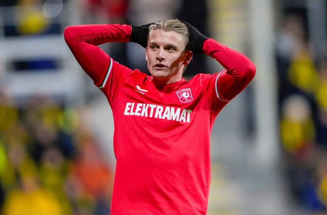 Æresdivisionen -Feyenoord køber Æresdivisionens topscorer