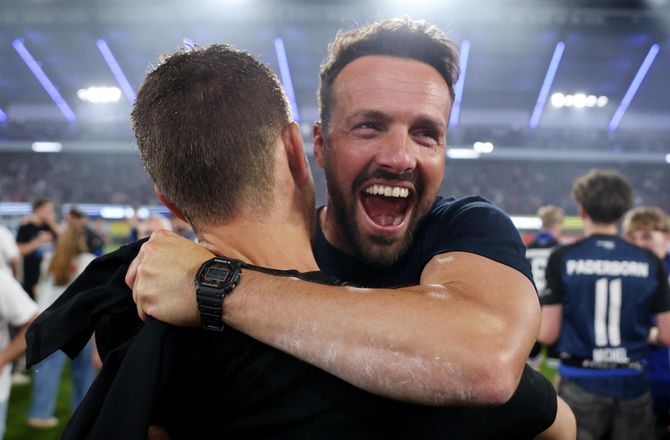 Tyskland Bundesliga Oprykning/Nedrykning -Feststemt Paderborn-chef: I aften, i morgen og overmorgen