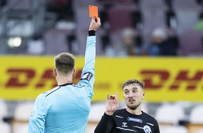 3F Superliga -Nørgaard om rødt kort: Det havde været skørt 