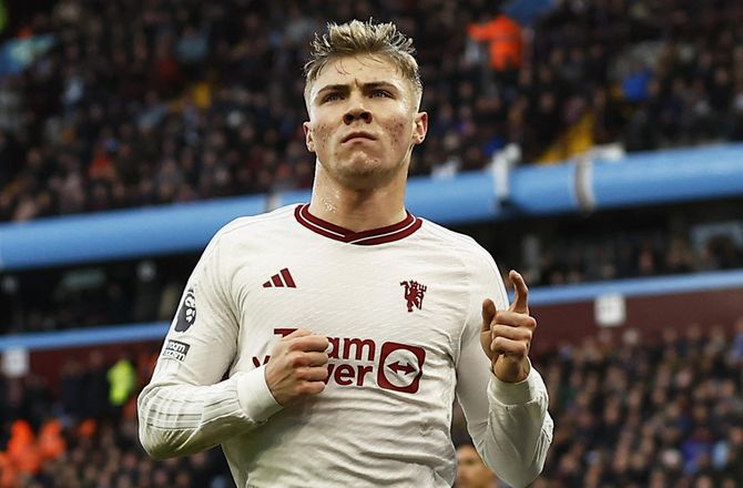 Premier League -Højlund gav trøjen væk: Husker selv Bendtner-oplevelse