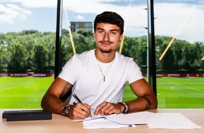 Æresdivisionen -Feyenoord lejer Wolves-back
