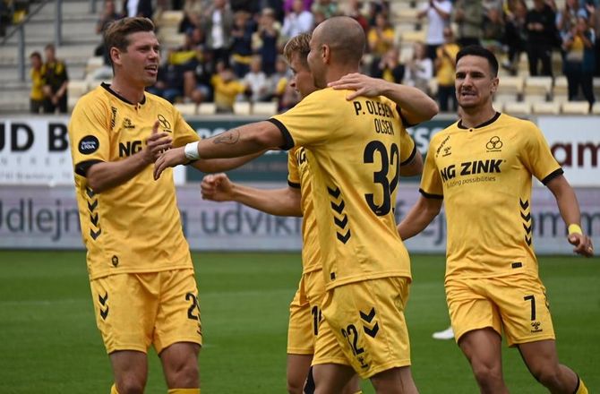 Betinia Liga -Horsens er flyvende: Oprykning intet tema