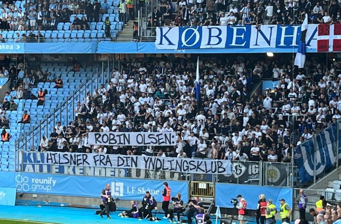 Champions League-kvalifikation -FCK-fans med banner til Robin Olsen: Hilsner fra din yndlingsklub