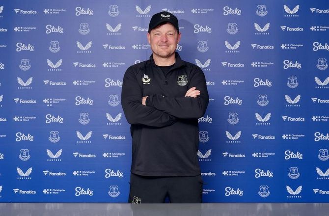 WSL -Brian Sørensen underskriver ny aftale med Everton