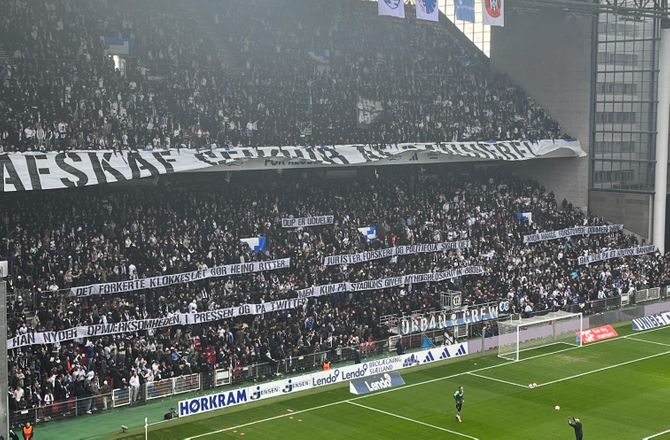3F Superliga -FCK-fans langer ud med nyt banner: Afskaf censur