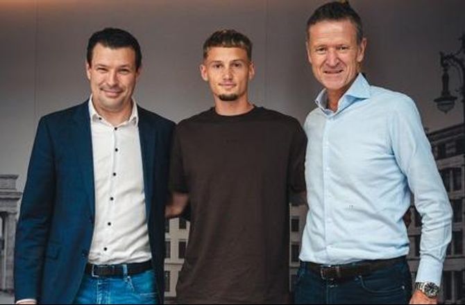 2. Bundesliga -Hertha Berlin handler i Venedig 