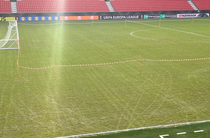 Europa League -Sand og mudder venter FCM: Tullberg vil ikke tale om banen