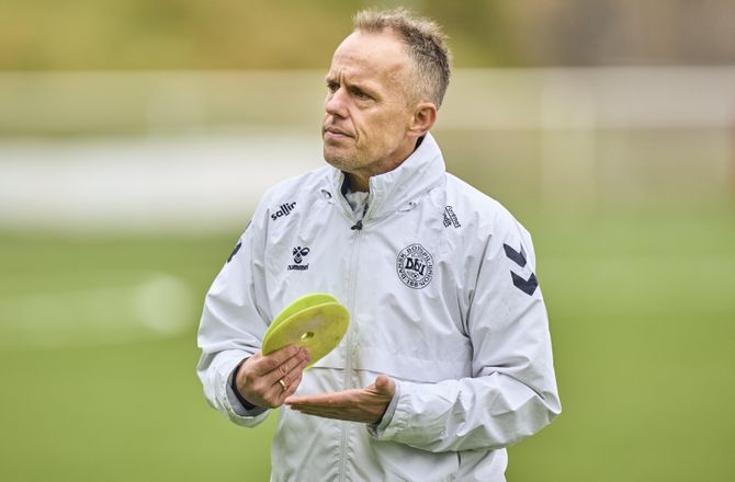 VM kval. UEFA -Jakob Michelsen skifter på én plads