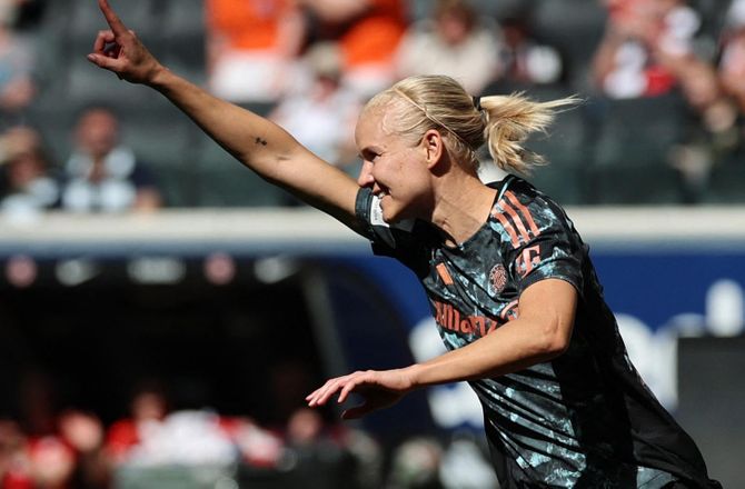 Bayern München (k) -Pernille Harder stangede Bayerns mesterskab i hus