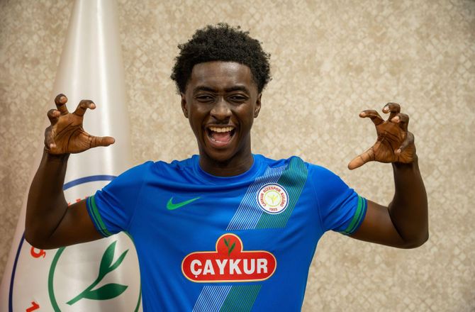 Premier League -Palace sender Rak-Sakyi til Tyrkiet