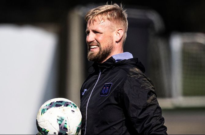 Jupiler Pro League -Nyder godt af Schmeichel: Har lært så meget 
