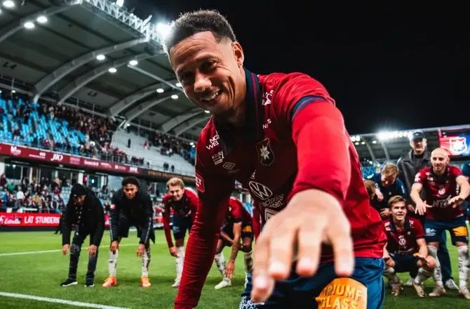 Allsvenskan -Sana tager med op i Allsvenskan