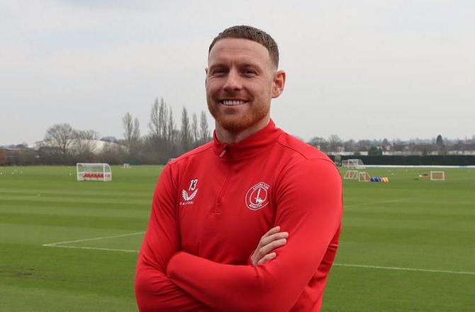League 1 -Charlton henter Connor Wickham