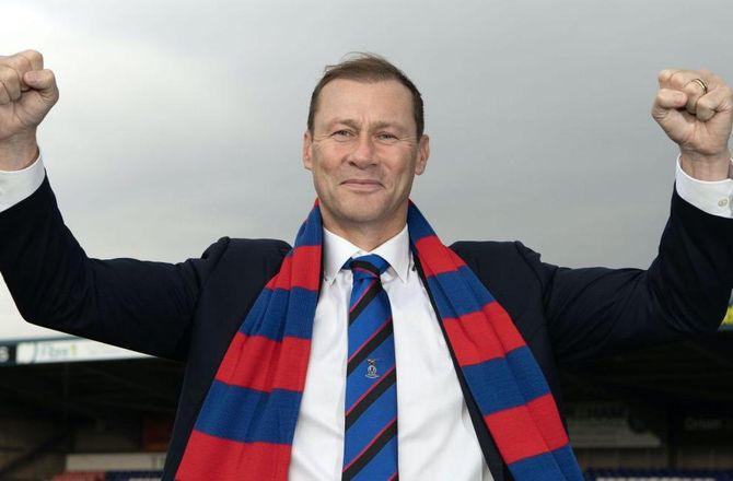 Scottish League Cup -Skotsk bundprop hyrer Duncan Ferguson