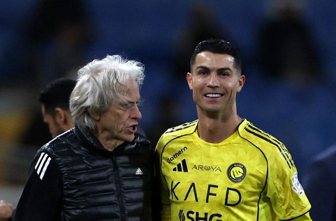 Saudi Pro League -Ronaldo-løfte opfyldt: Træner forlader Al Nassr