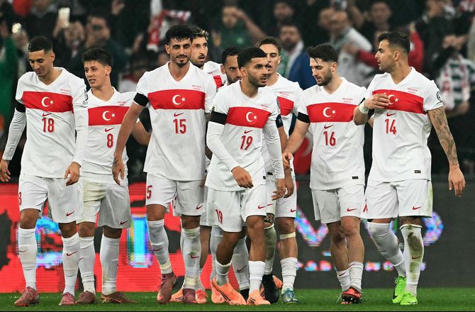 VM kval. UEFA -Tyrkiet holdt spinkelt håb om VM-billet i live