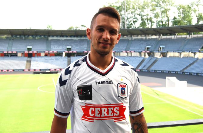 International -AGF henter kroatisk højre back