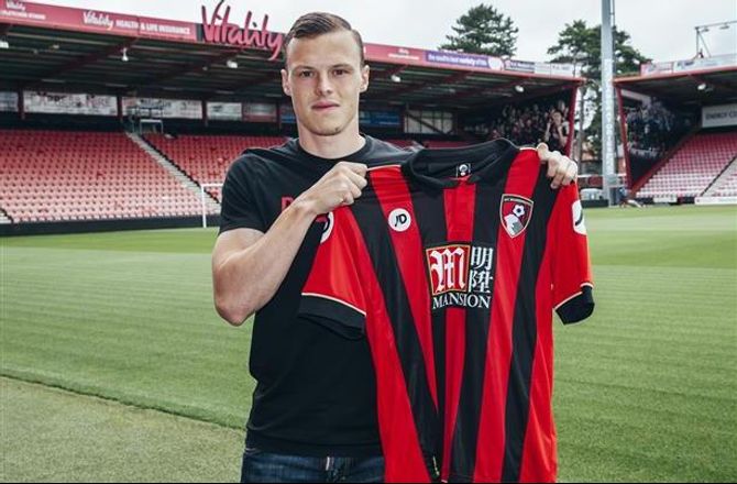Premier League -Bournemouth henter Liverpool-back