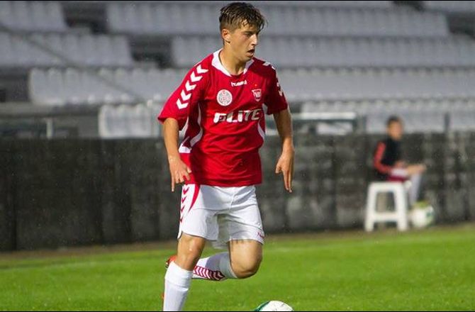 1. Division -Familien flyttede for VB-stjerneskuds skyld