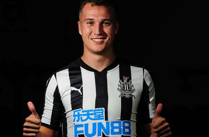 Premier League -Bekræftet: Newcastle sælger back til Celta Vigo