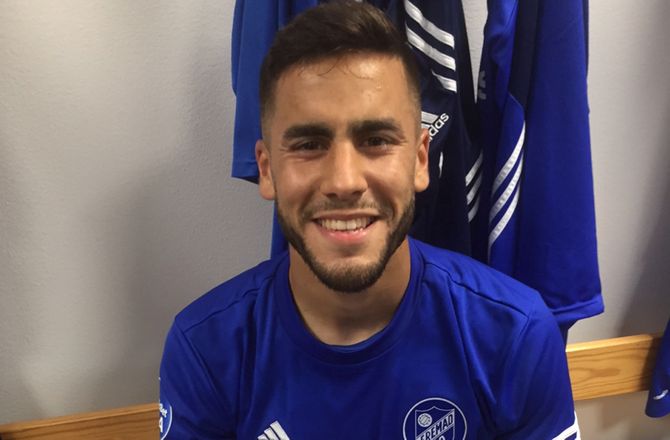 Sverige -Jasin Khayat skriver med svensk oprykkerklub