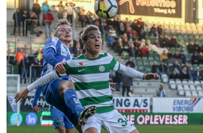 1. Division -VFF-talent holder hovedet oppe trods skade