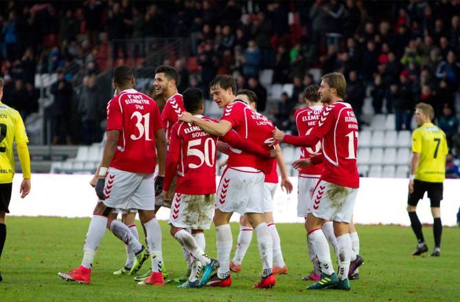 Vejle Boldklub -Ung angriber stopper i Vejle