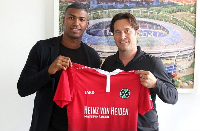 Bundesliga -Hannover henter brasiliansk midt i Hamborg