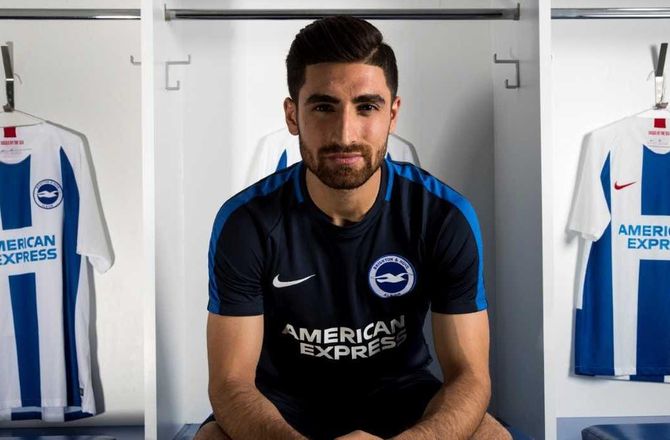 International -Brighton henter VM-iraner i rekordhandel
