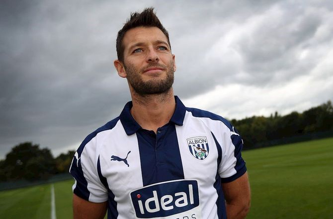 League 2 -39-årige Hoolahan forlænger med Cambridge