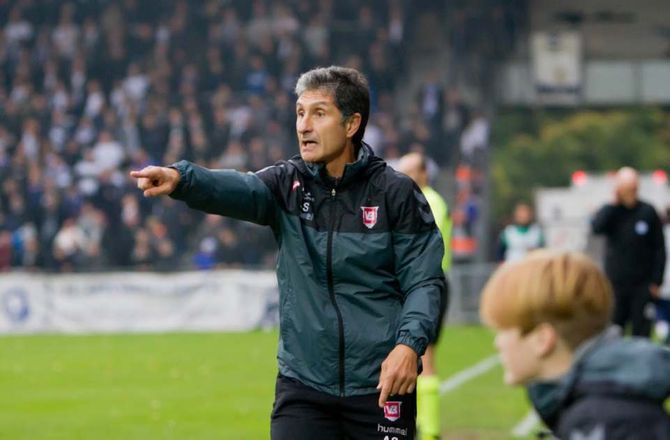 3F Superliga -Tidligere Vejle-træner vil have ledig EfB-stilling