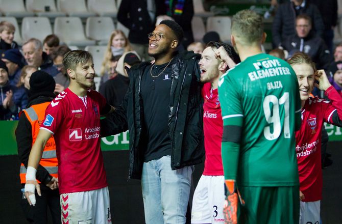 International -Vinicius savner VB men trives i sære Kina