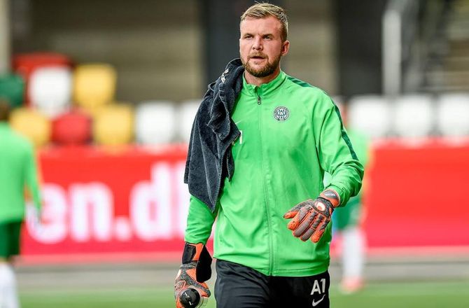 1. Division -Viborg-keeper efter kostbar fejl: Undskyld