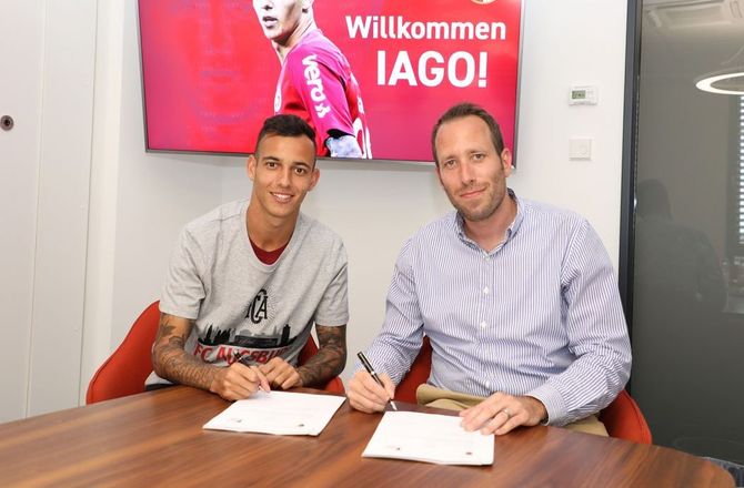 Bundesliga -Augsburg sikrer sig ombejlet back