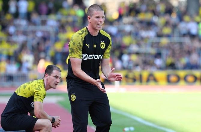 Bundesliga -Mike Tullberg bliver hyldet af Dortmund-chef