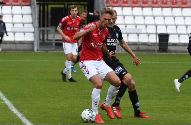 International -Nordmænd køber brandvarm Vejle-lejesvend