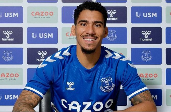 International -Everton bekræfter: Allan får en treårig aftale