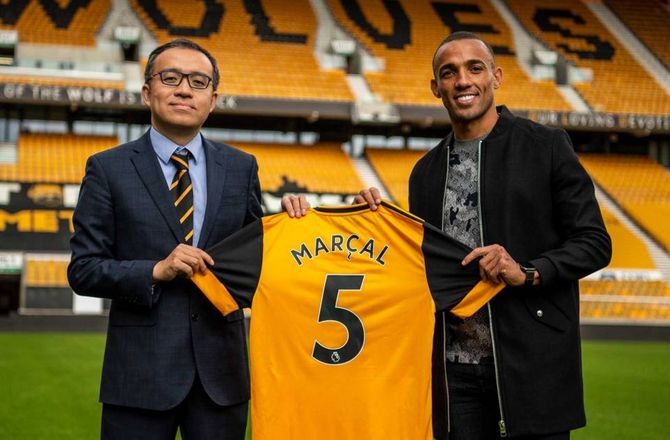 Premier League -Wolves handler igen: Henter brasser i Lyon