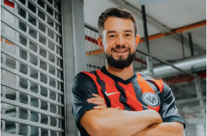 International -Frankfurt låner tysk tekniker i Napoli