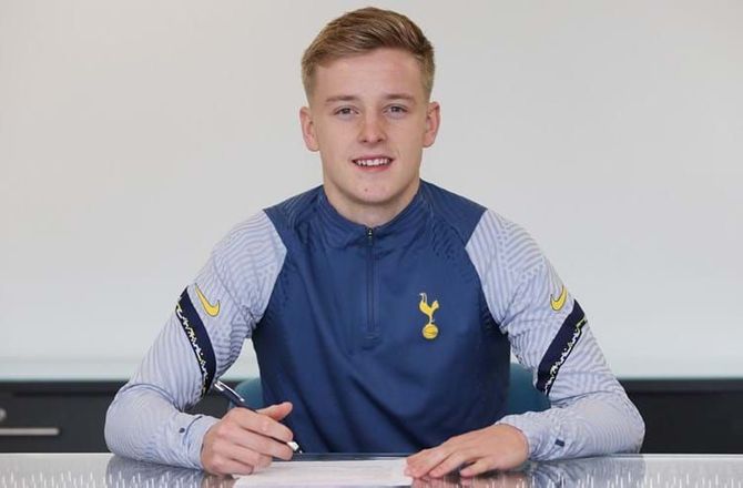 Premier League -Tottenham forlænger med ung EL-debutant