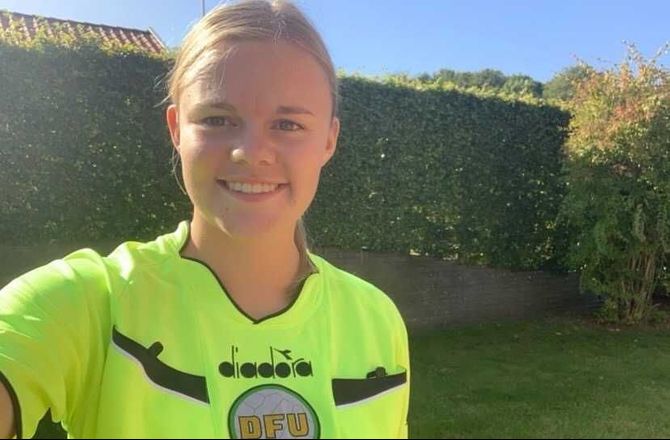 19-årige Julie drømmer om Superligaen