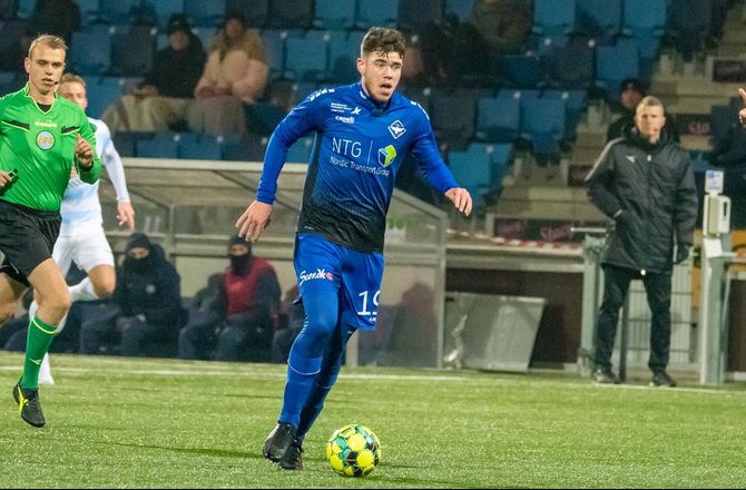 Danmark -Vejle køber 19-årig kantspiller i HB Køge