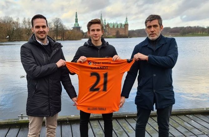 Danmark -Hillerød belønner ung midt med aftale