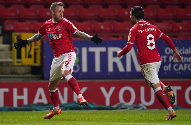 League 1 -Charlton henter Ronnie Schwartz-konkurrent