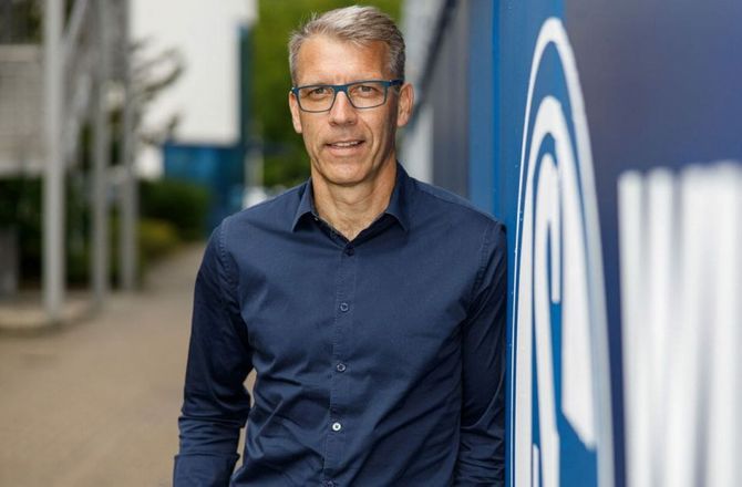 Bundesliga -Midlertidig Schalke-boss overtager permanent